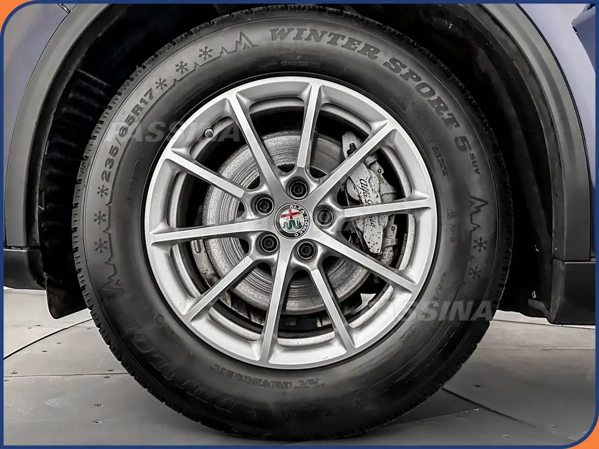 Alfa Romeo Stelvio usata a Milano (7)