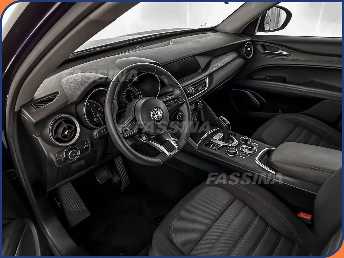Alfa Romeo Stelvio usata a Milano (9)