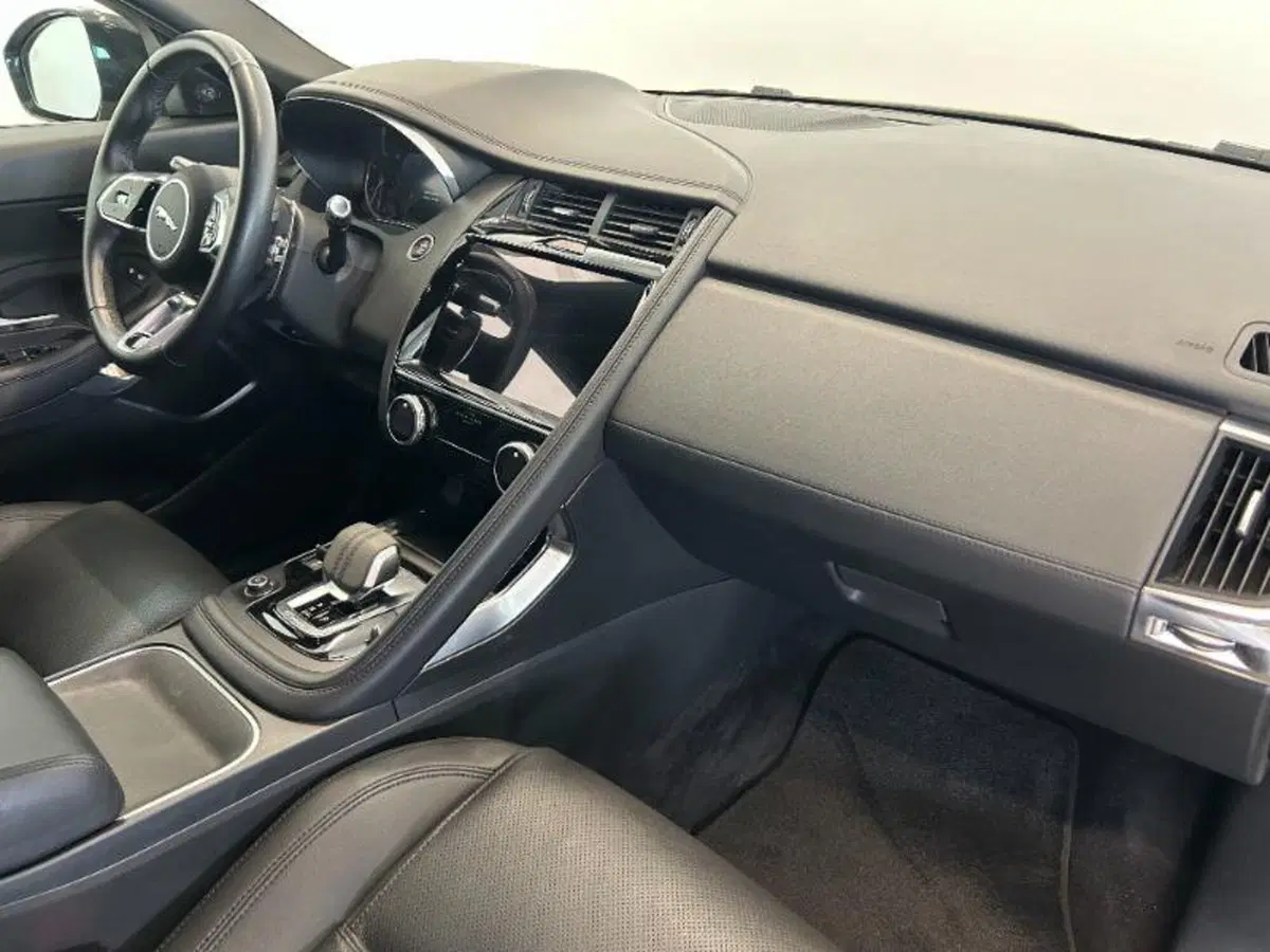 Jaguar E-Pace usata a Venezia (12)
