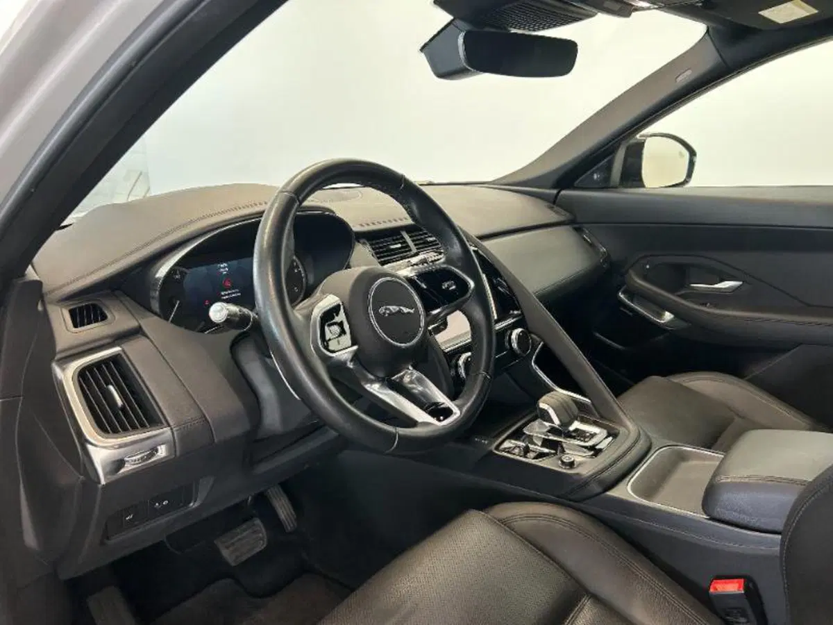 Jaguar E-Pace usata a Venezia (18)