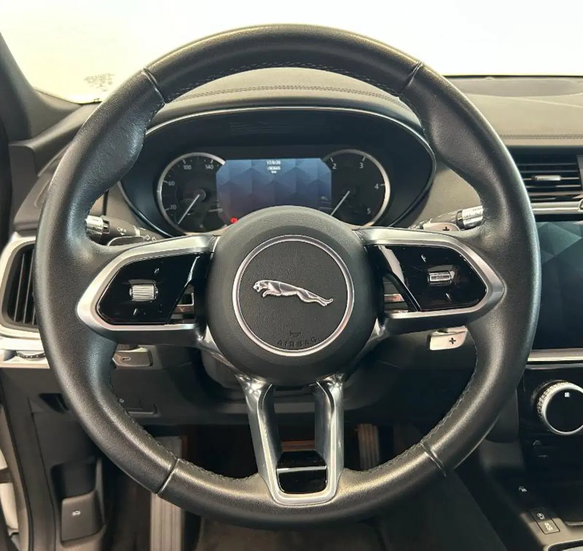 Jaguar E-Pace usata a Venezia (19)