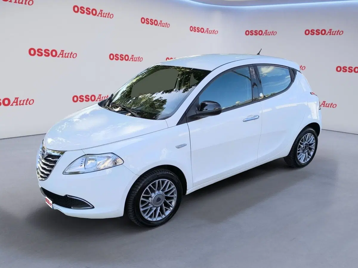 Lancia Ypsilon usata a Udine