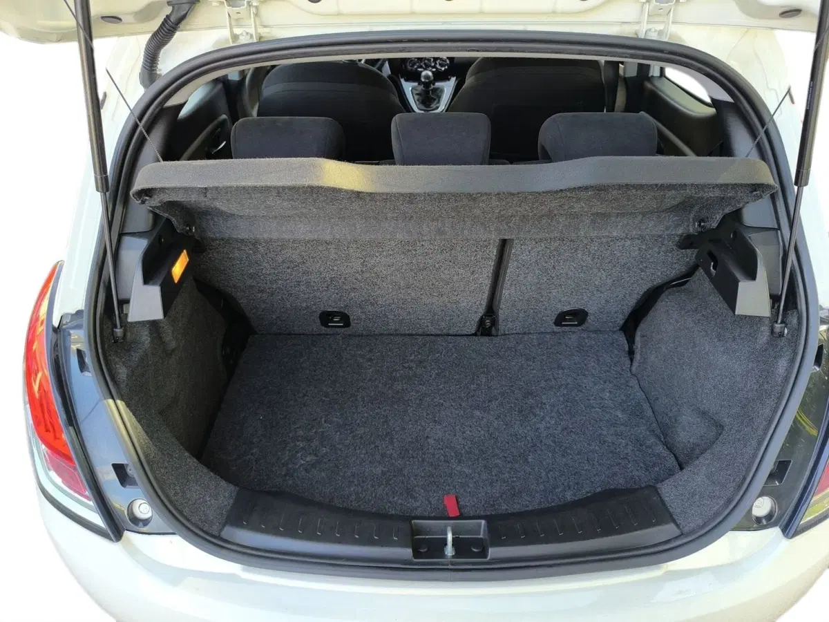 Lancia Ypsilon usata a Udine (14)