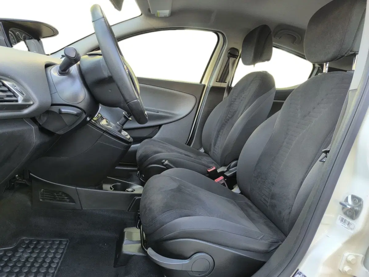 Lancia Ypsilon usata a Udine (8)