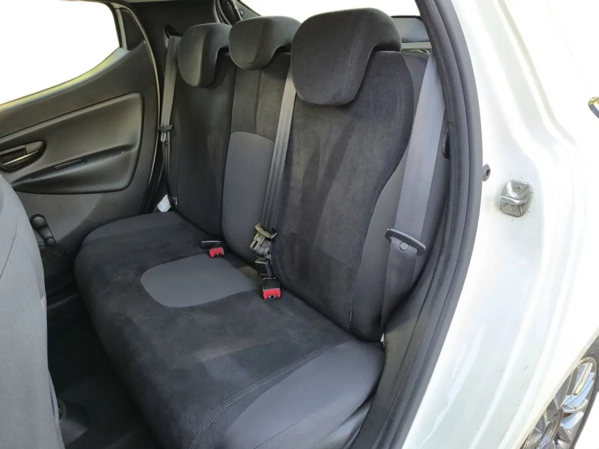Lancia Ypsilon usata a Udine (9)