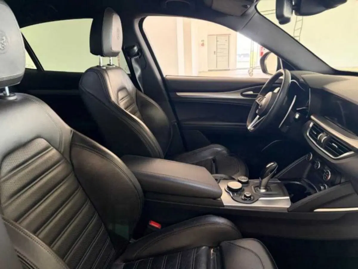 Alfa Romeo Stelvio usata a Caltanissetta (19)