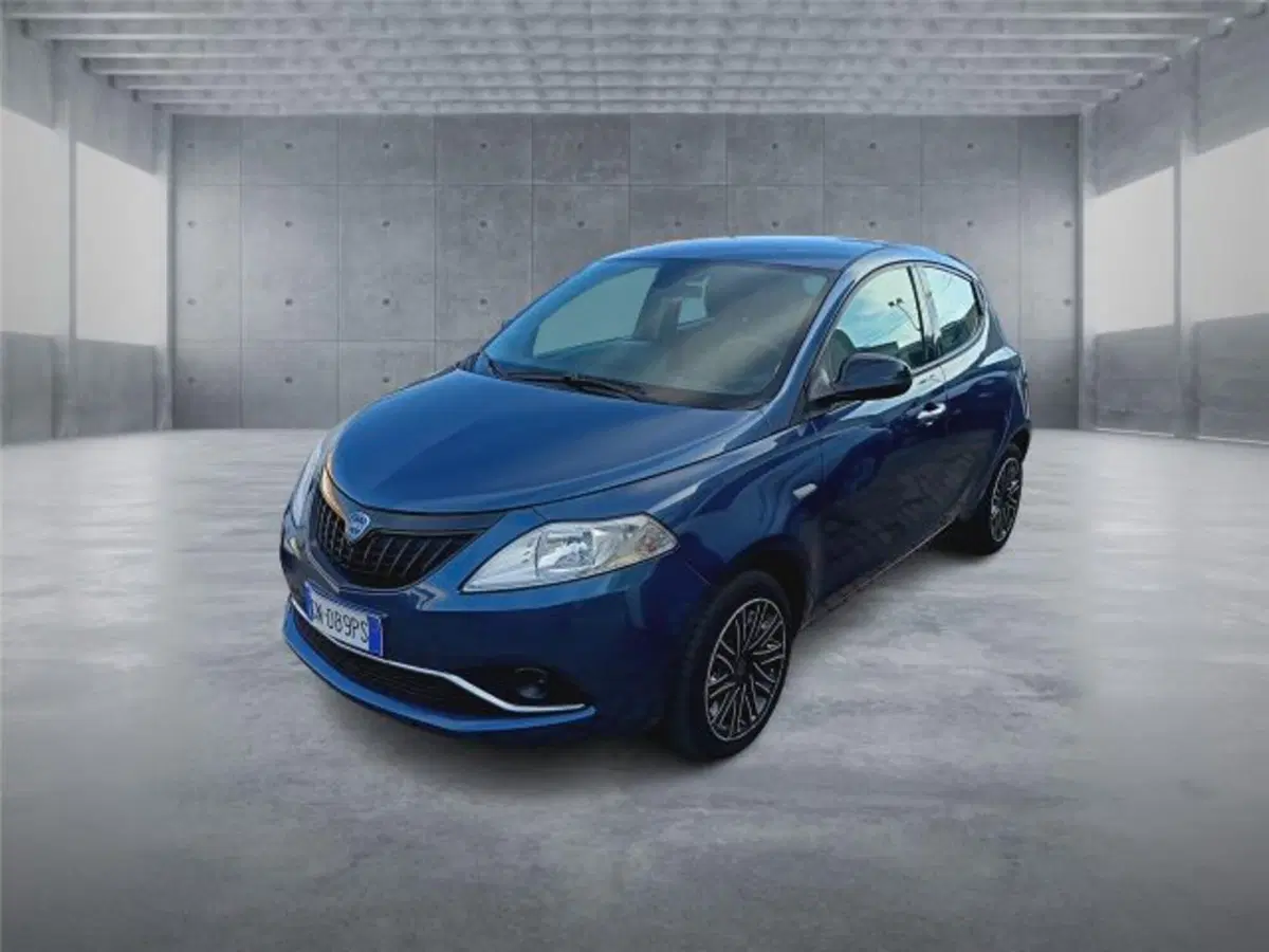 Lancia Ypsilon usata a Bari (3)