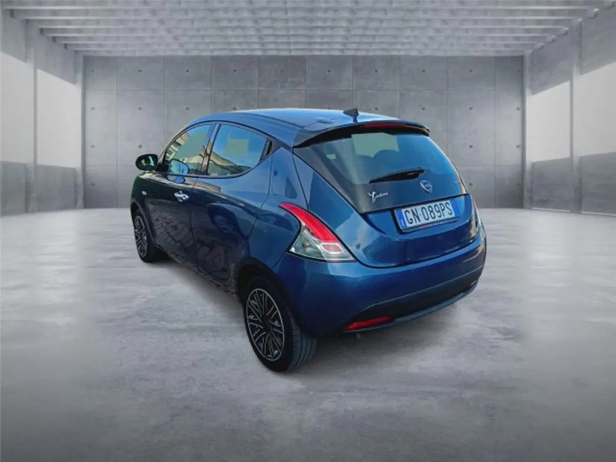 Lancia Ypsilon usata a Bari (4)
