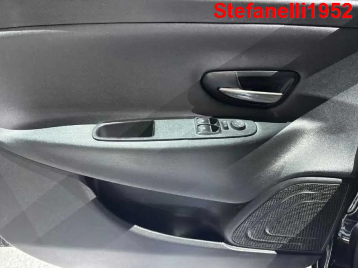 Lancia Ypsilon usata a Bologna (10)