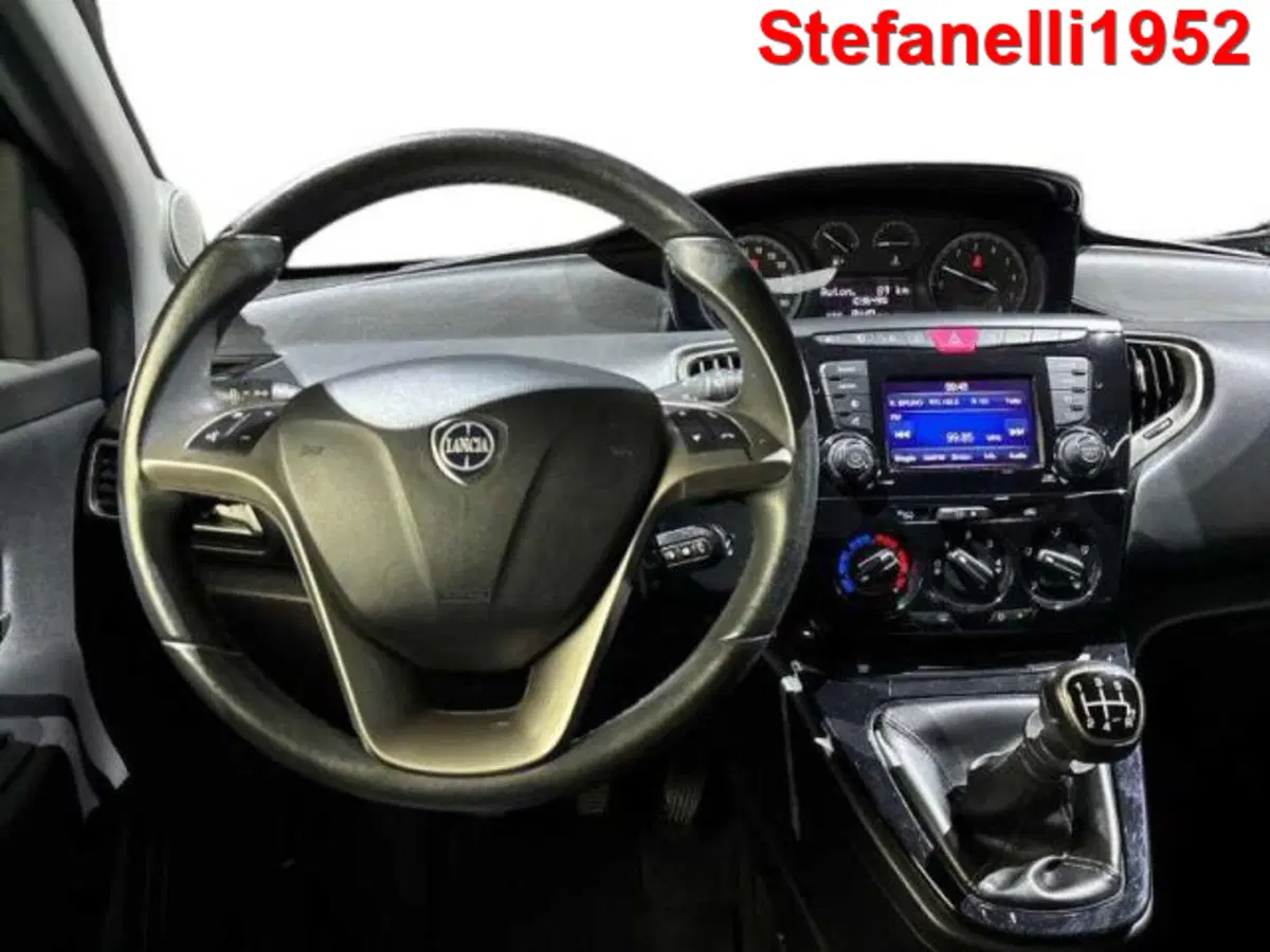 Lancia Ypsilon usata a Bologna (14)