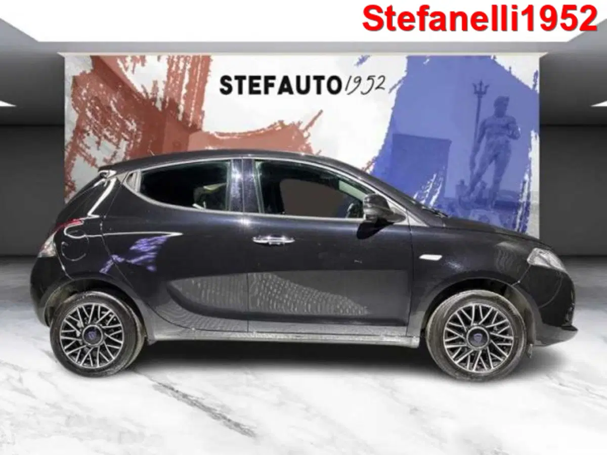 Lancia Ypsilon usata a Bologna (3)