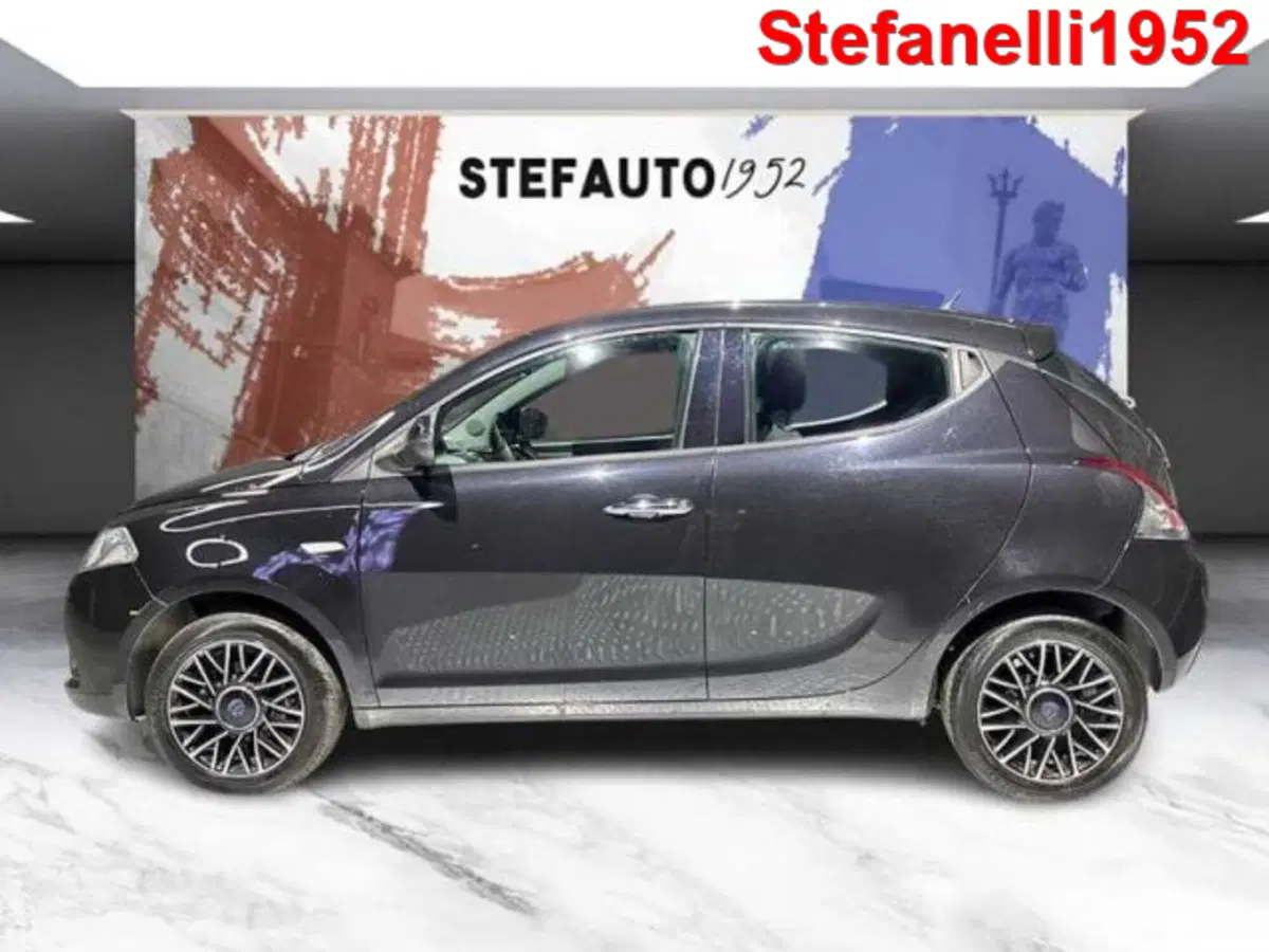 Lancia Ypsilon usata a Bologna (4)