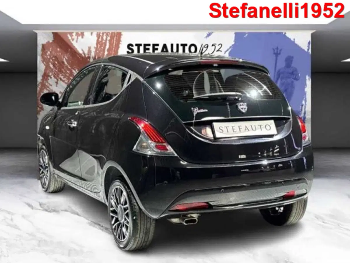 Lancia Ypsilon usata a Bologna (5)