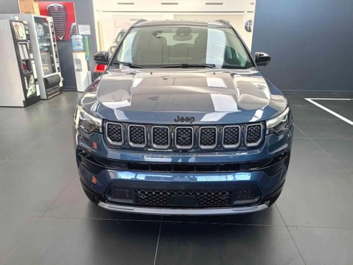 Jeep Compass nuova a Vercelli (2)