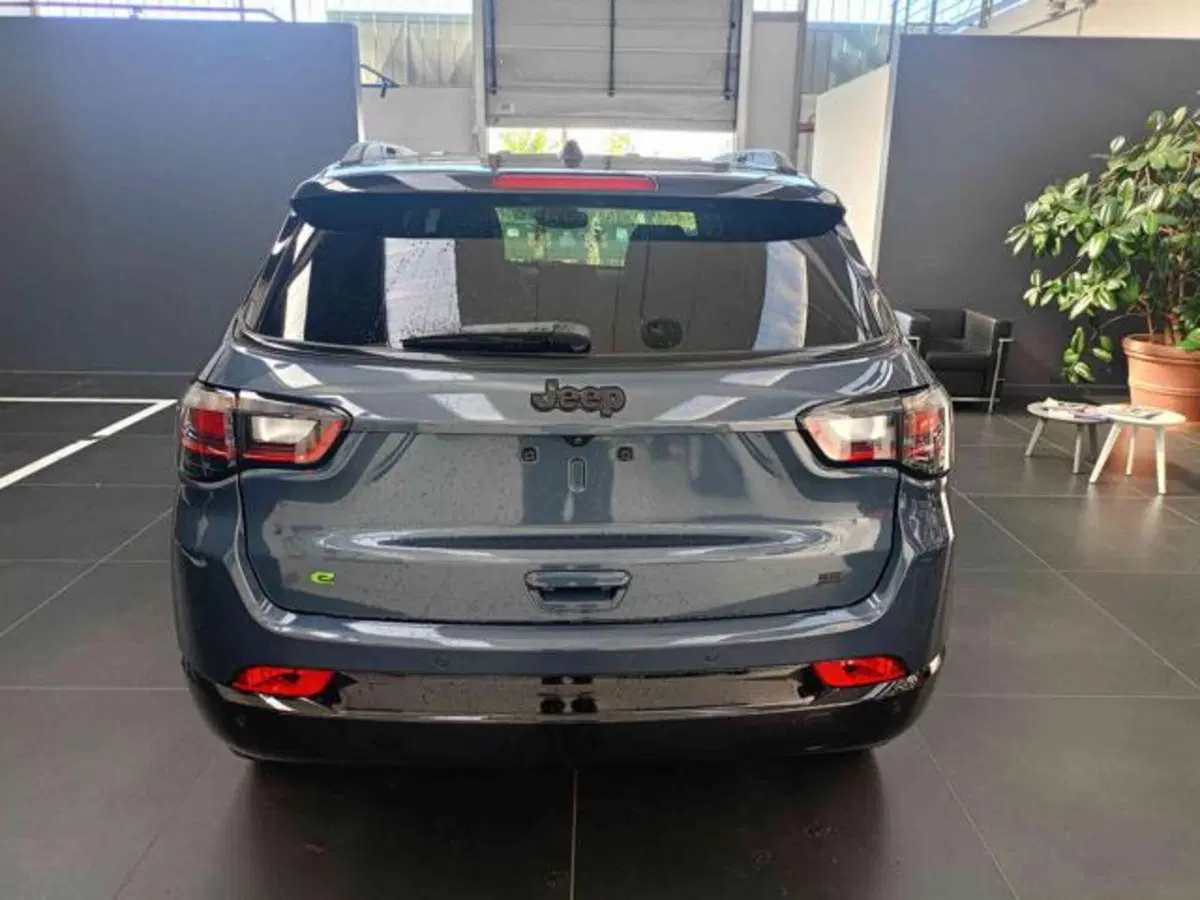 Jeep Compass nuova a Vercelli (6)