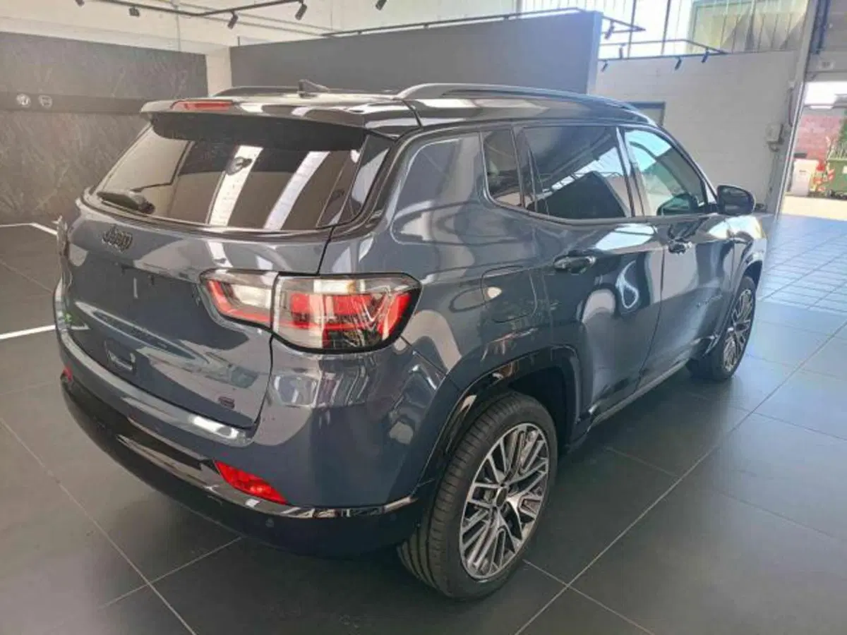 Jeep Compass nuova a Vercelli (7)