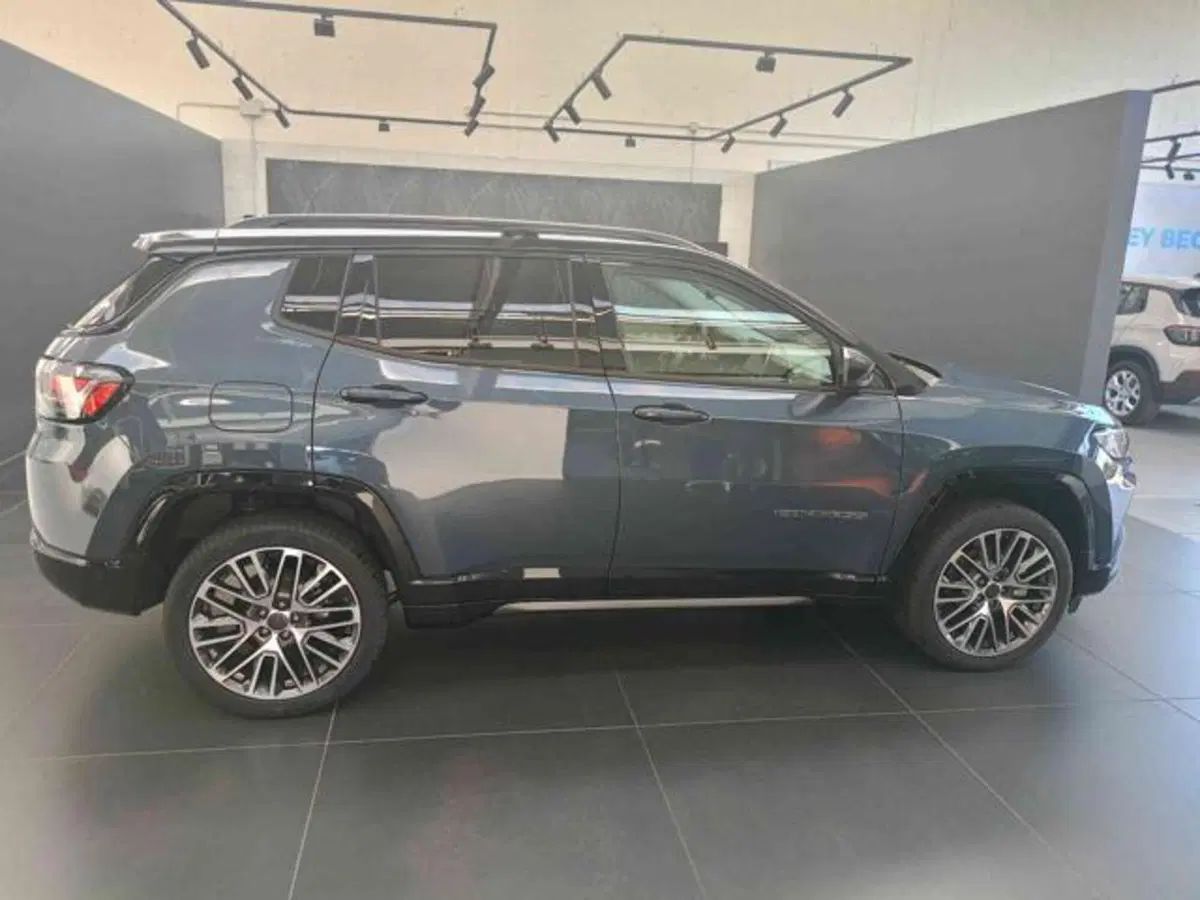 Jeep Compass nuova a Vercelli (8)