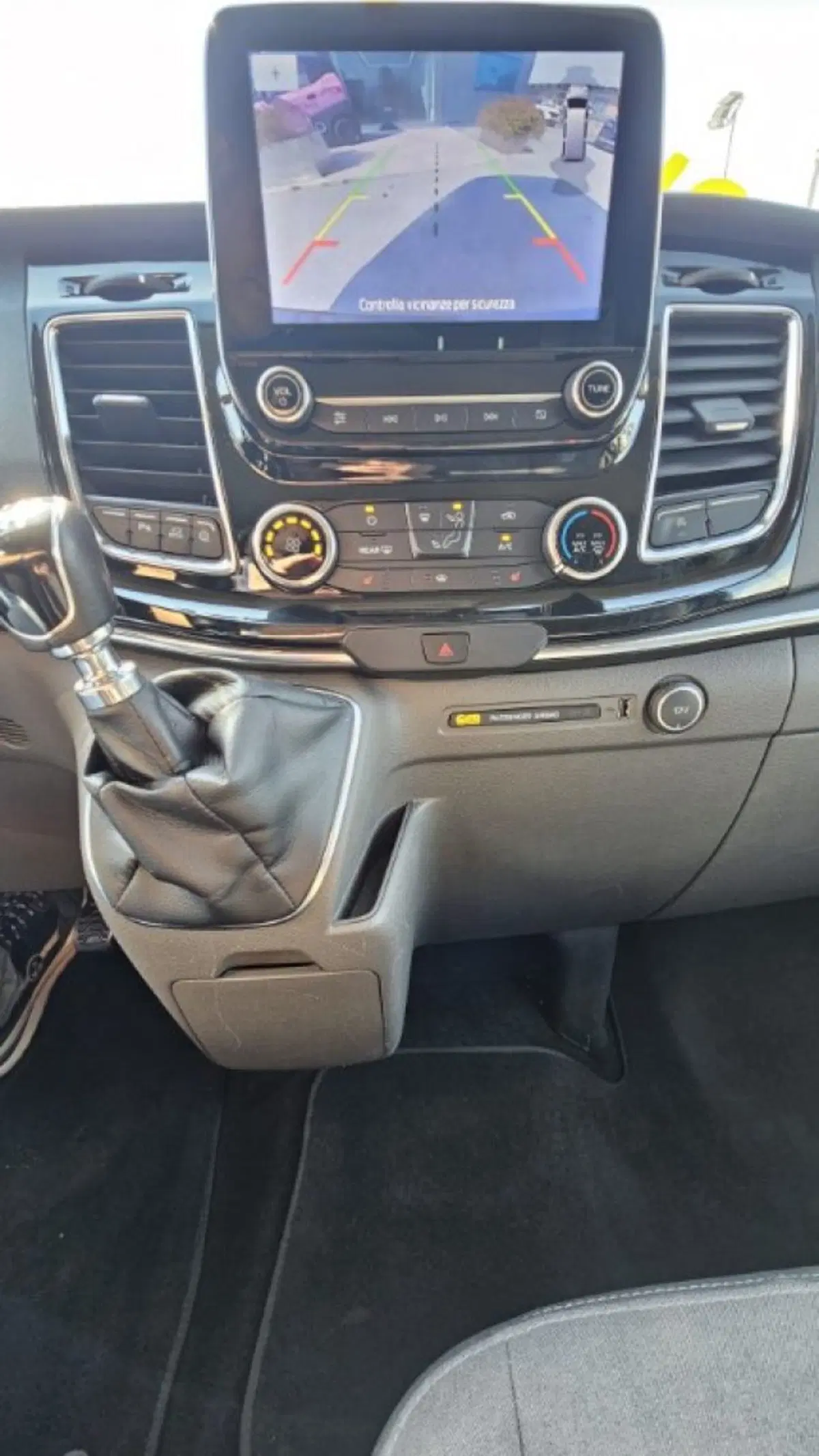 Ford Tourneo Custom usata a Lucca (13)
