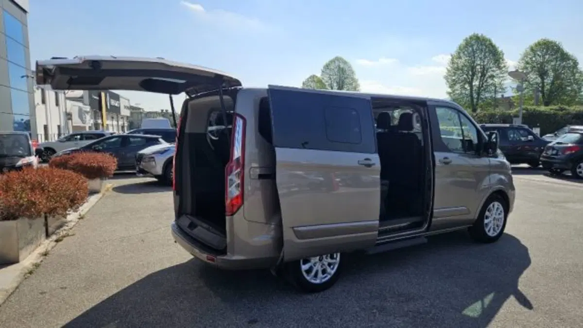 Ford Tourneo Custom usata a Lucca (5)