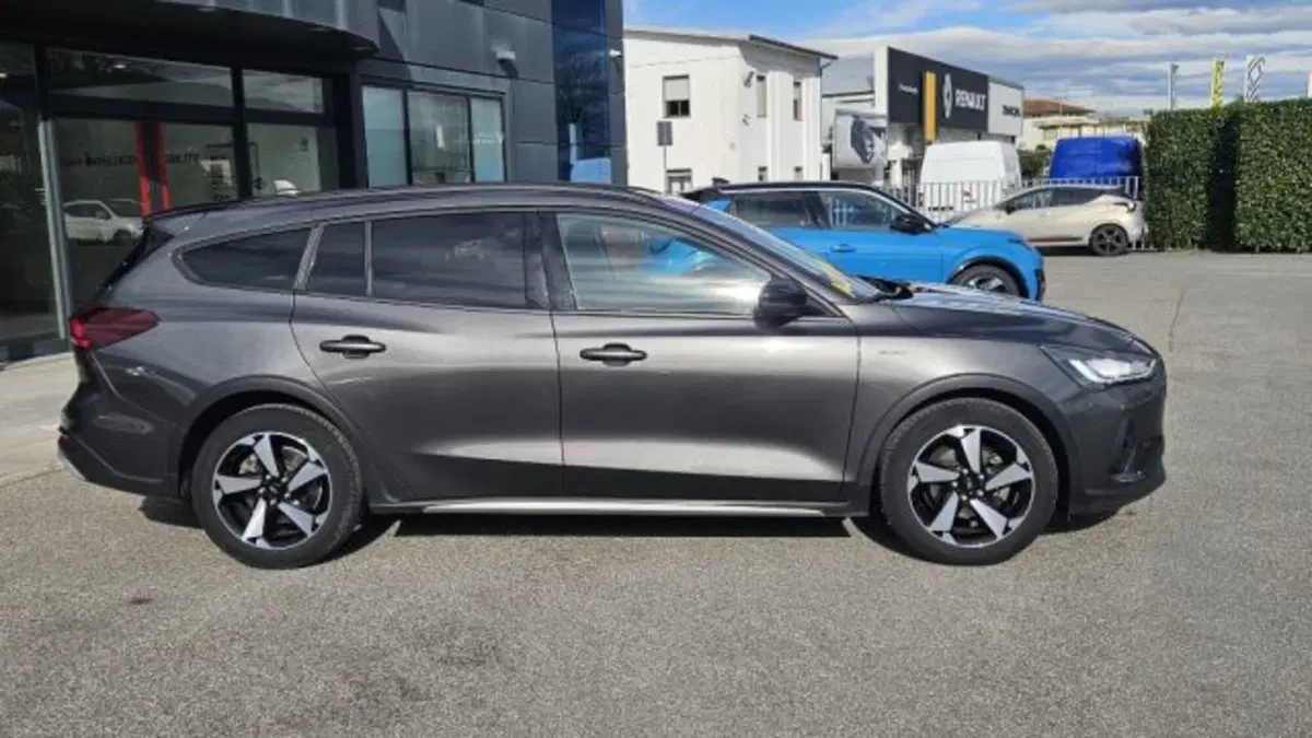 Ford Focus Station Wagon usata a Lucca (3)
