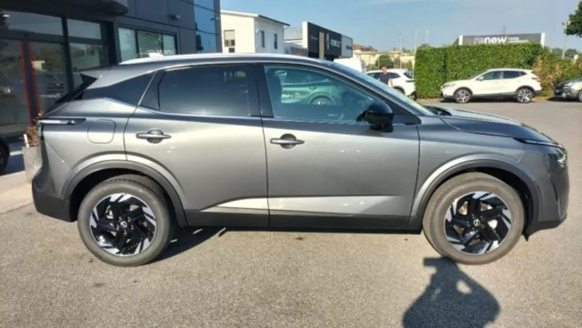 Nissan Qashqai nuova a Lucca (8)