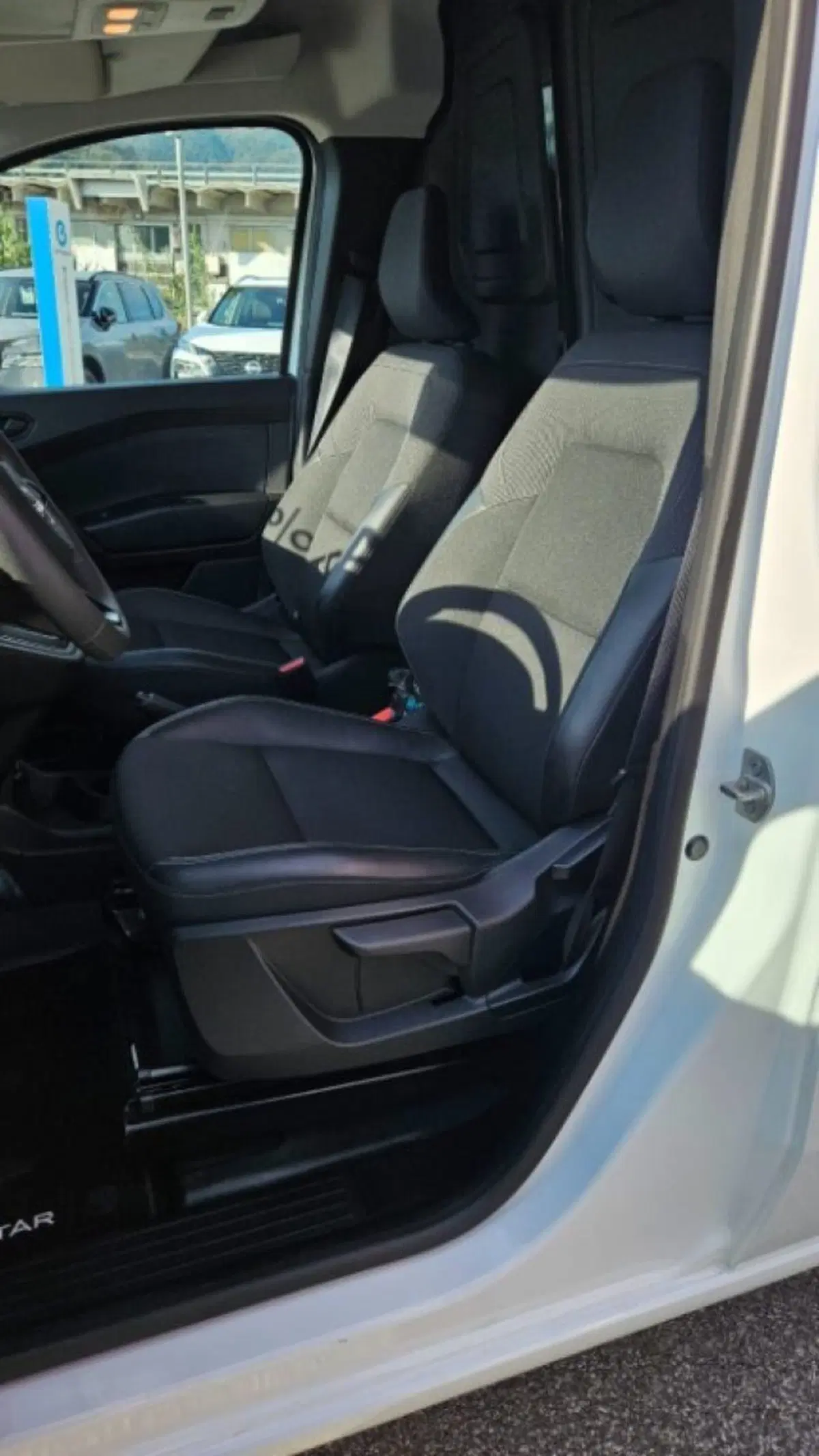 Nissan Townstar usata a Lucca (17)