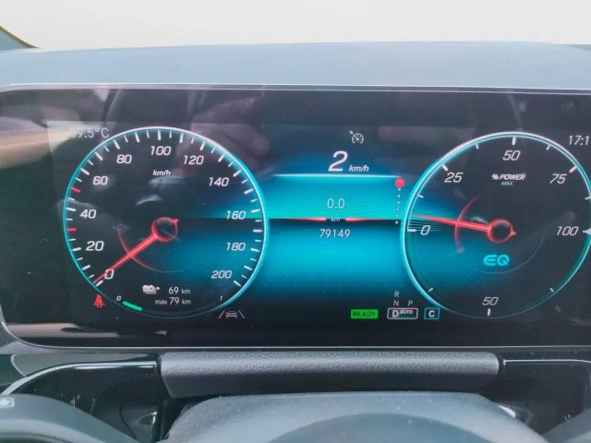 Mercedes-Benz EQA usata a Teramo (16)