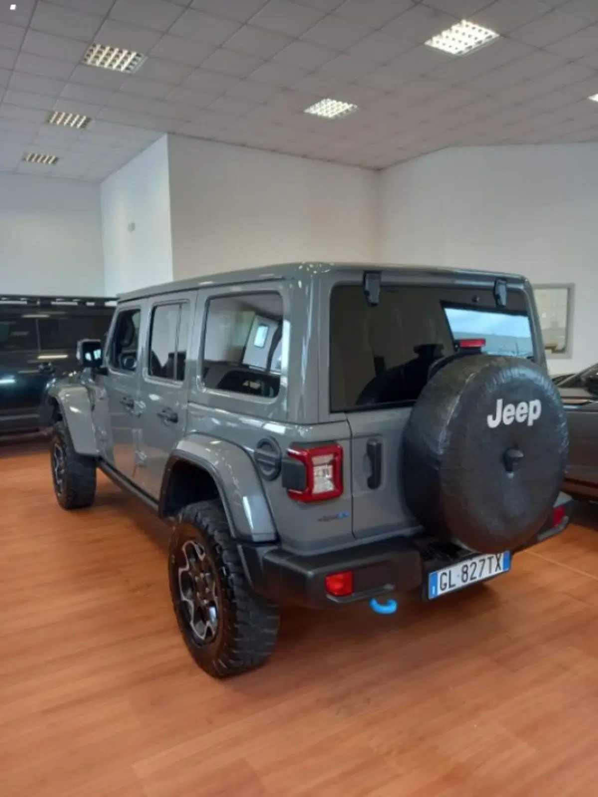 Jeep Wrangler Unlimited usata a Lucca (12)