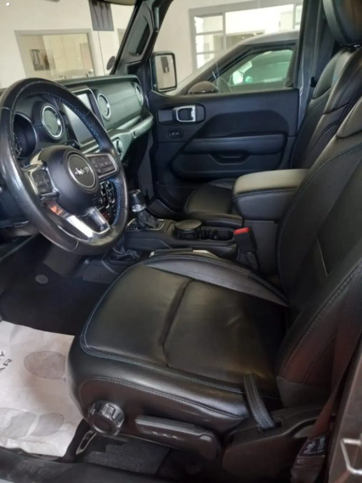 Jeep Wrangler Unlimited usata a Lucca (16)