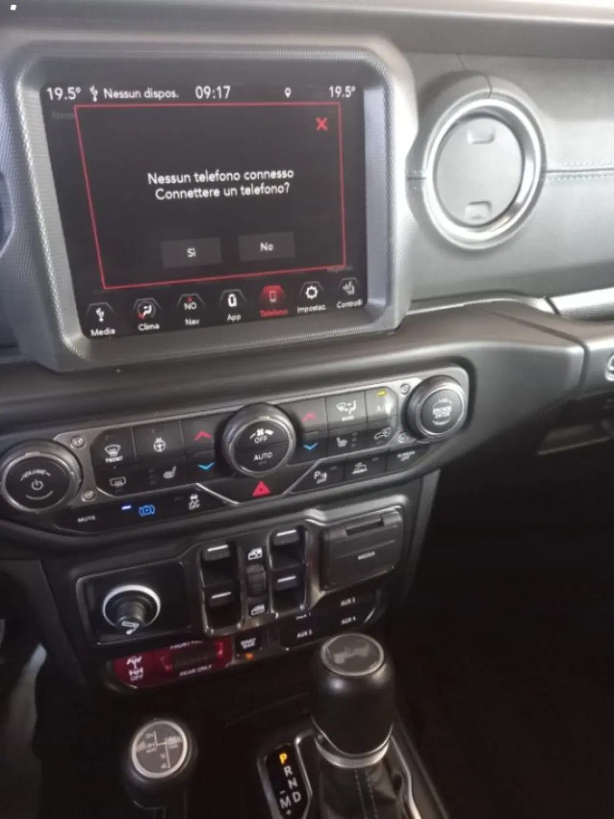 Jeep Wrangler Unlimited usata a Lucca (17)