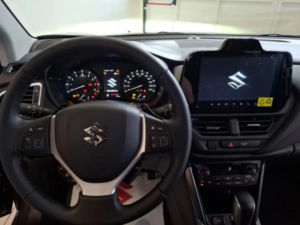 Suzuki S-Cross nuova a Reggio Emilia (10)