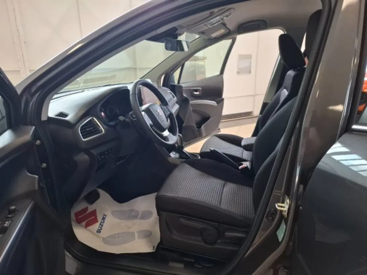 Suzuki S-Cross nuova a Reggio Emilia (9)