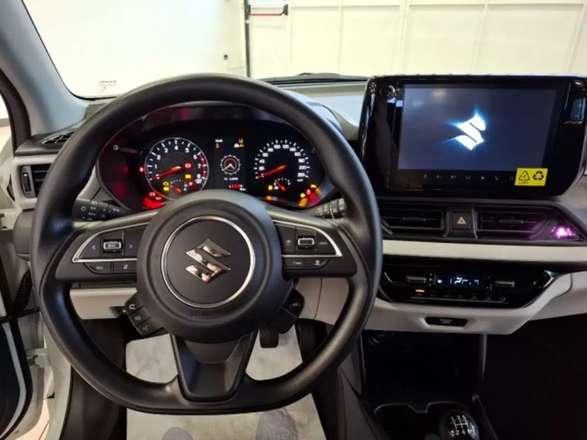 Suzuki Swift nuova a Reggio Emilia (10)