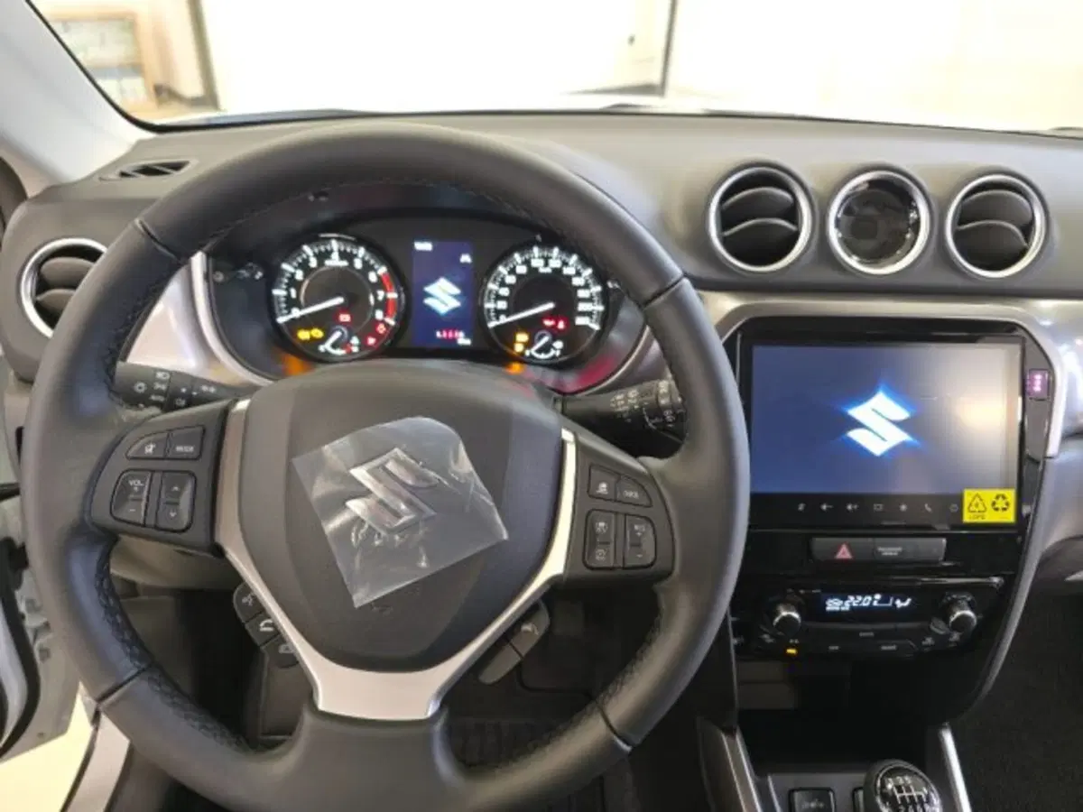Suzuki Vitara nuova a Reggio Emilia (10)