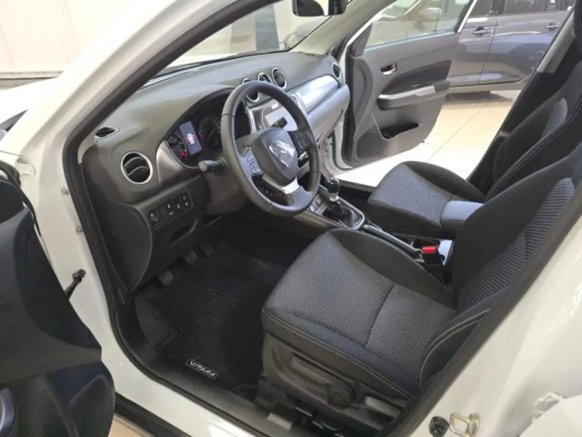 Suzuki Vitara nuova a Reggio Emilia (9)