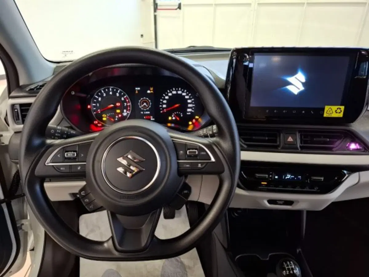 Suzuki Swift nuova a Reggio Emilia (10)