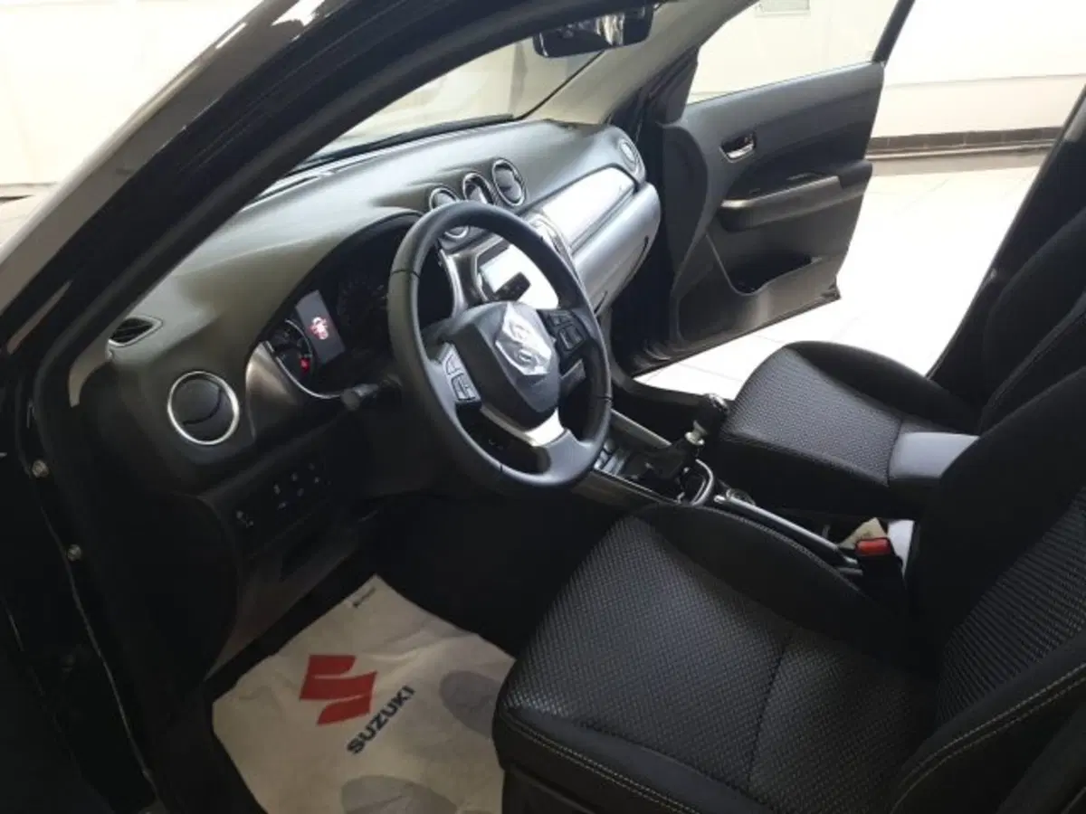 Suzuki Vitara nuova a Reggio Emilia (10)