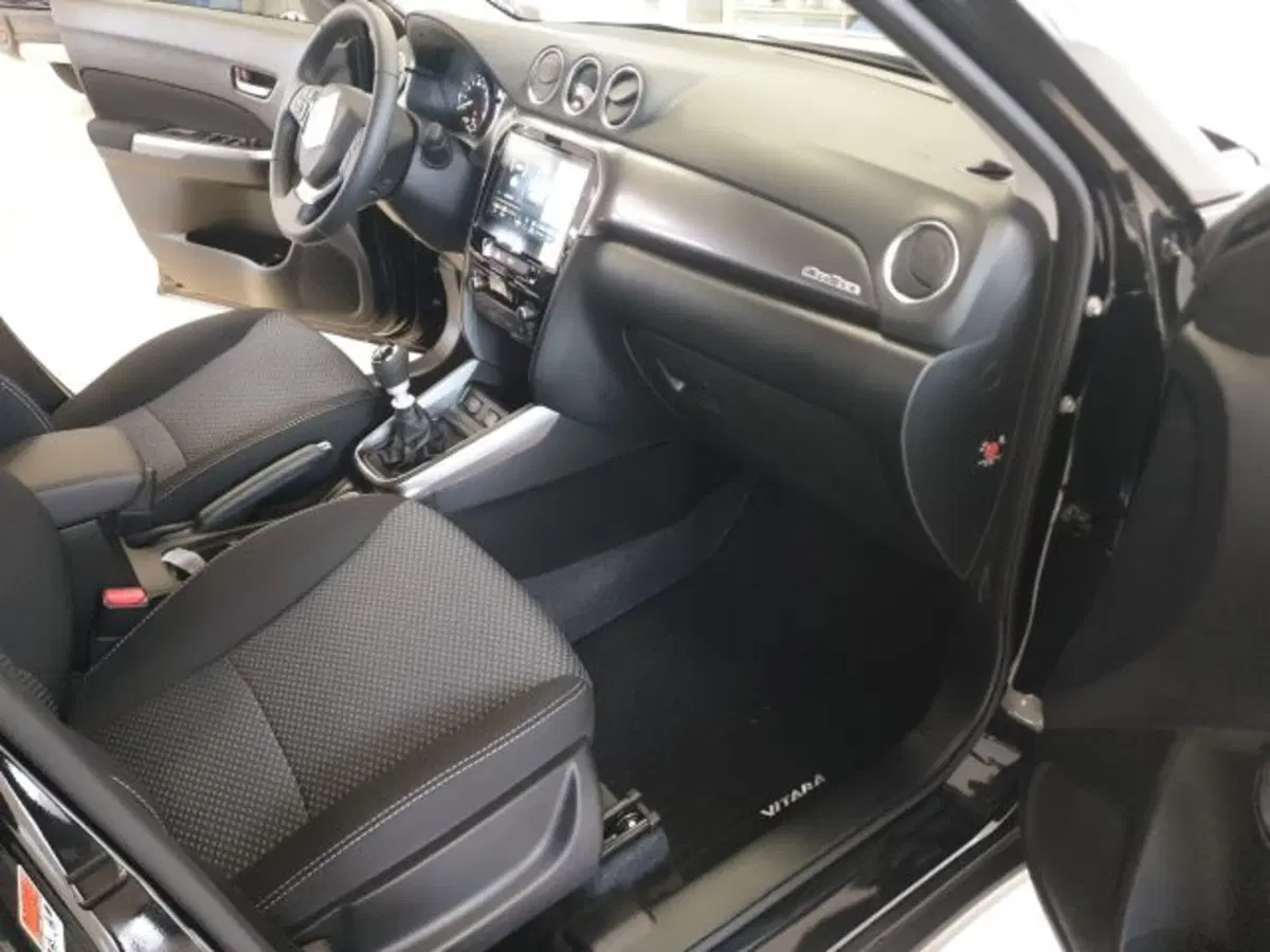 Suzuki Vitara nuova a Reggio Emilia (14)