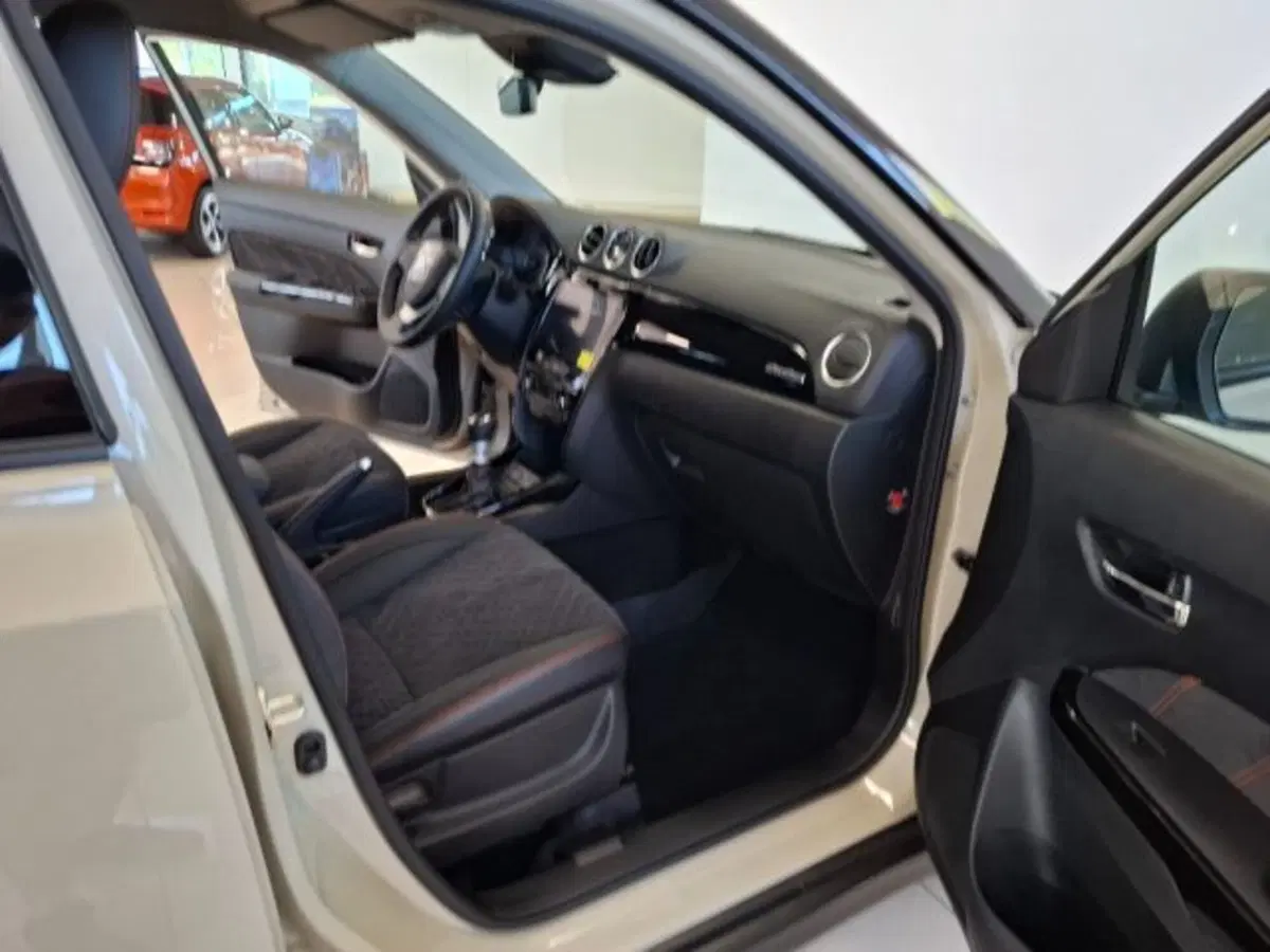 Suzuki Vitara nuova a Reggio Emilia (16)