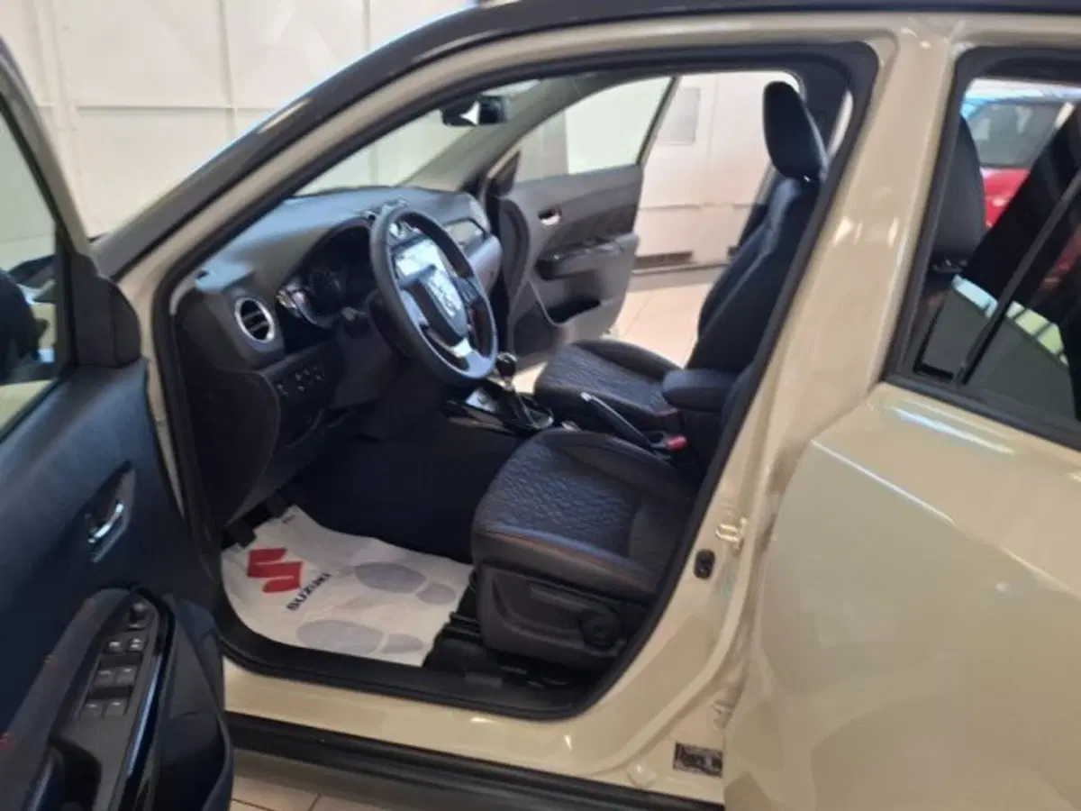 Suzuki Vitara nuova a Reggio Emilia (9)