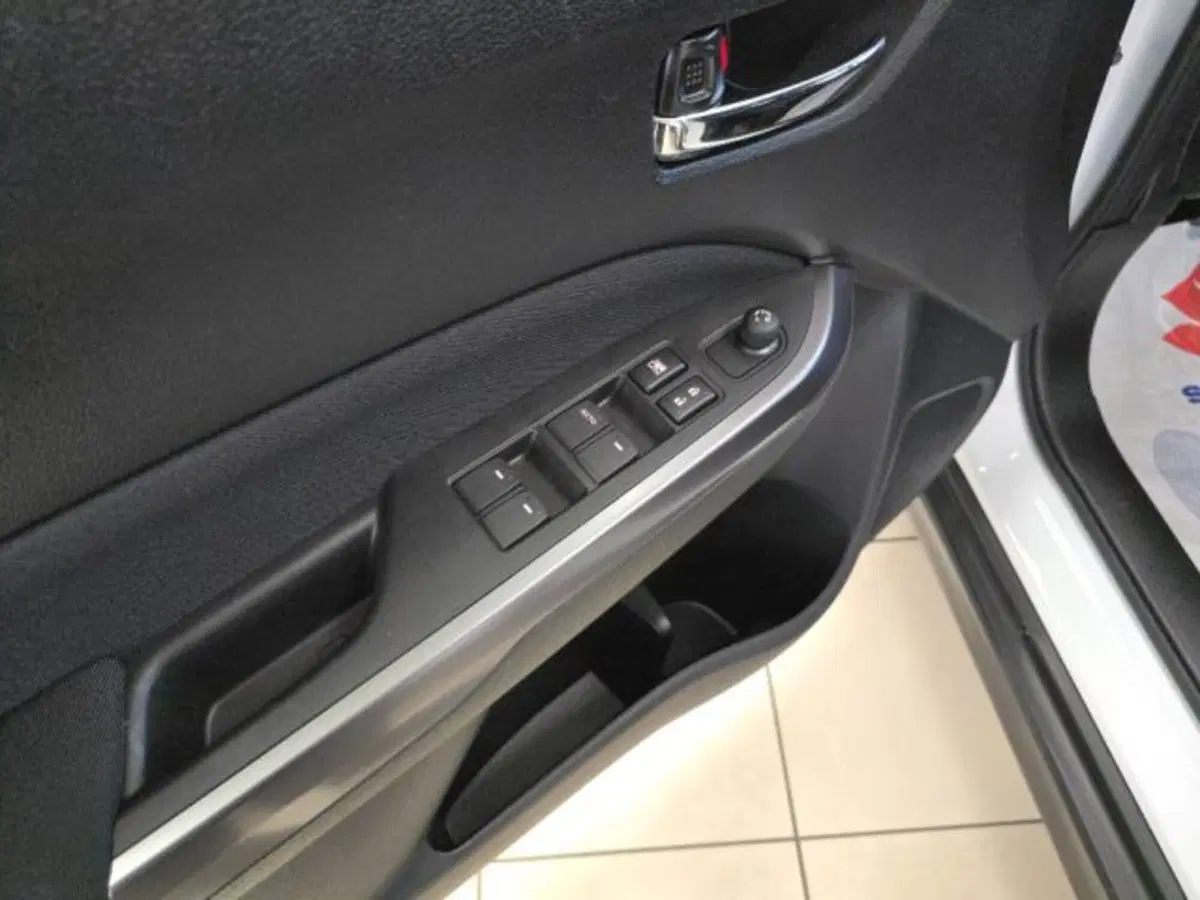 Suzuki Vitara nuova a Reggio Emilia (15)