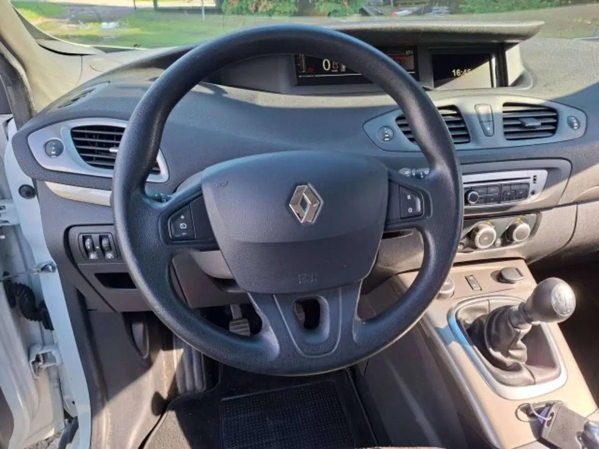 Renault Scenic E-Tech Electric usata a Como (8)