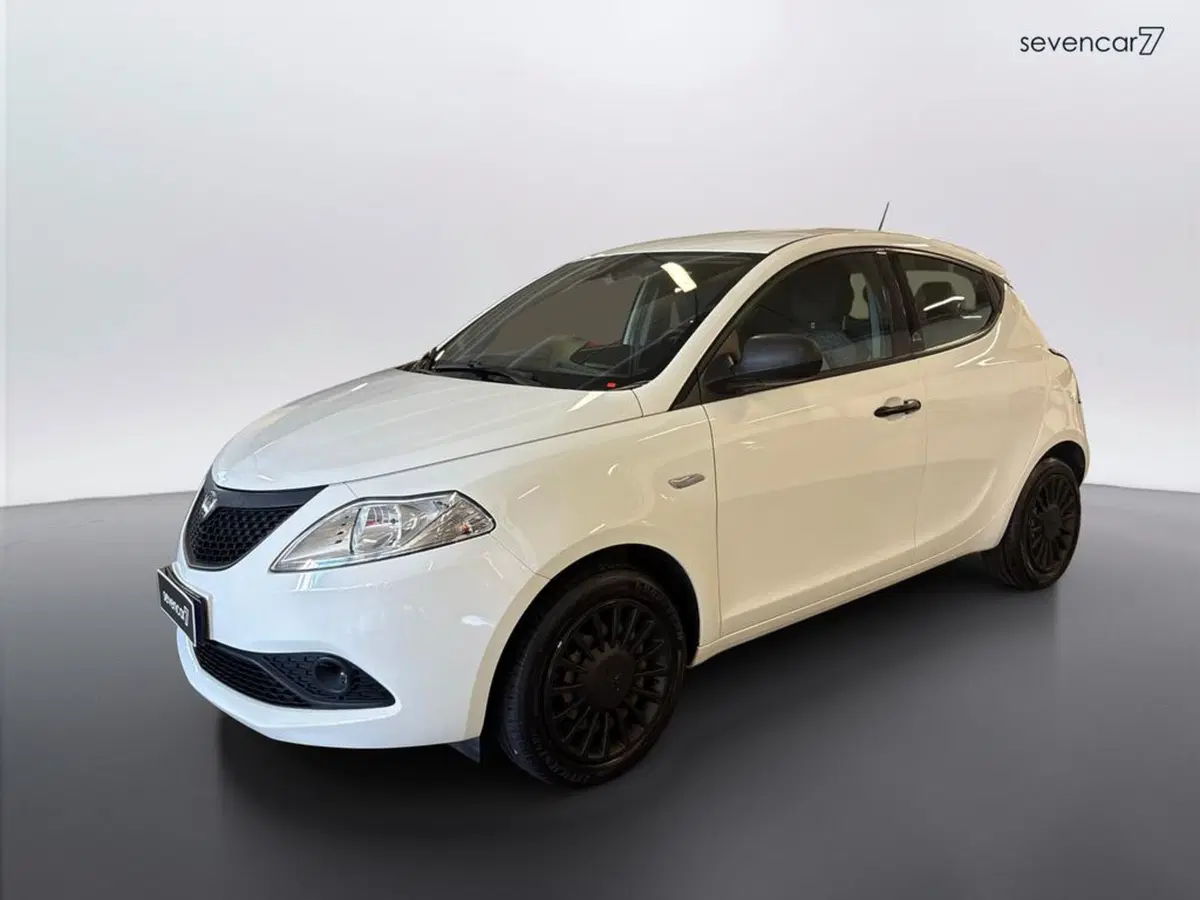 Lancia Ypsilon usata a Verona