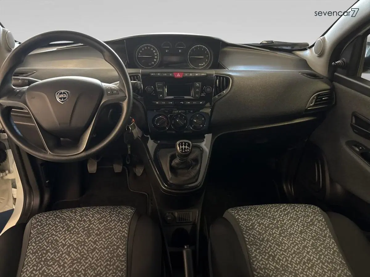 Lancia Ypsilon usata a Verona (10)