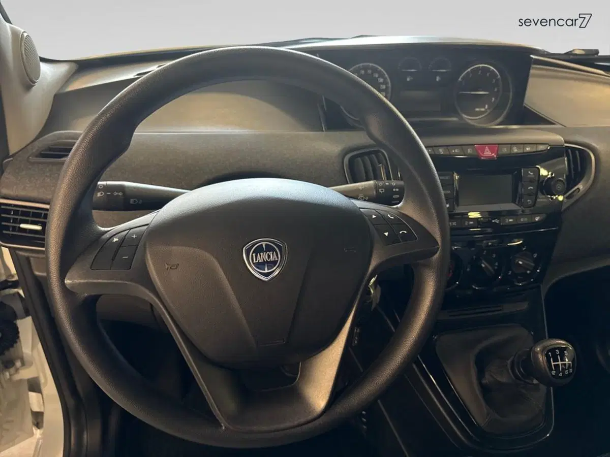 Lancia Ypsilon usata a Verona (12)