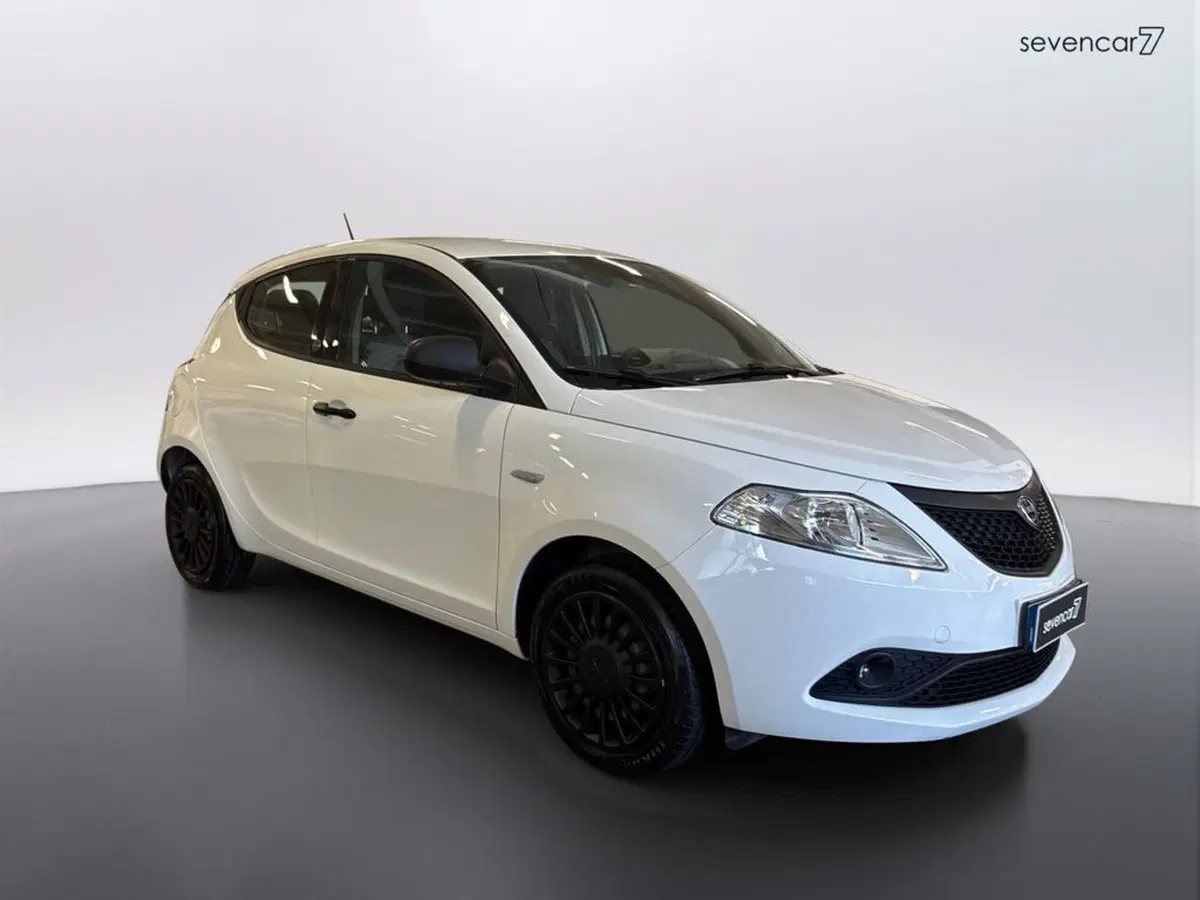 Lancia Ypsilon usata a Verona (3)