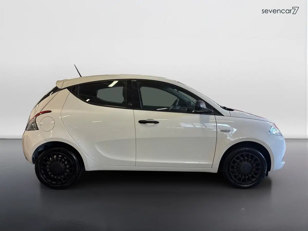 Lancia Ypsilon usata a Verona (4)