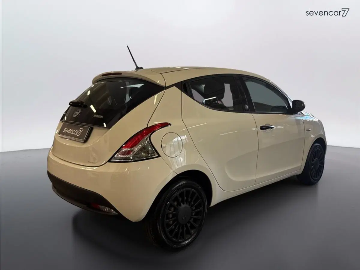Lancia Ypsilon usata a Verona (5)