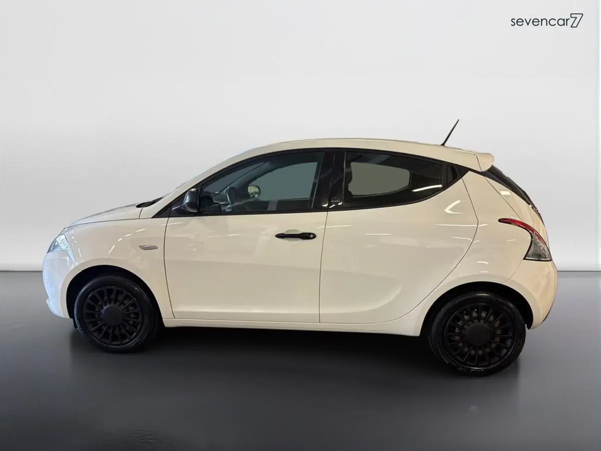 Lancia Ypsilon usata a Verona (8)