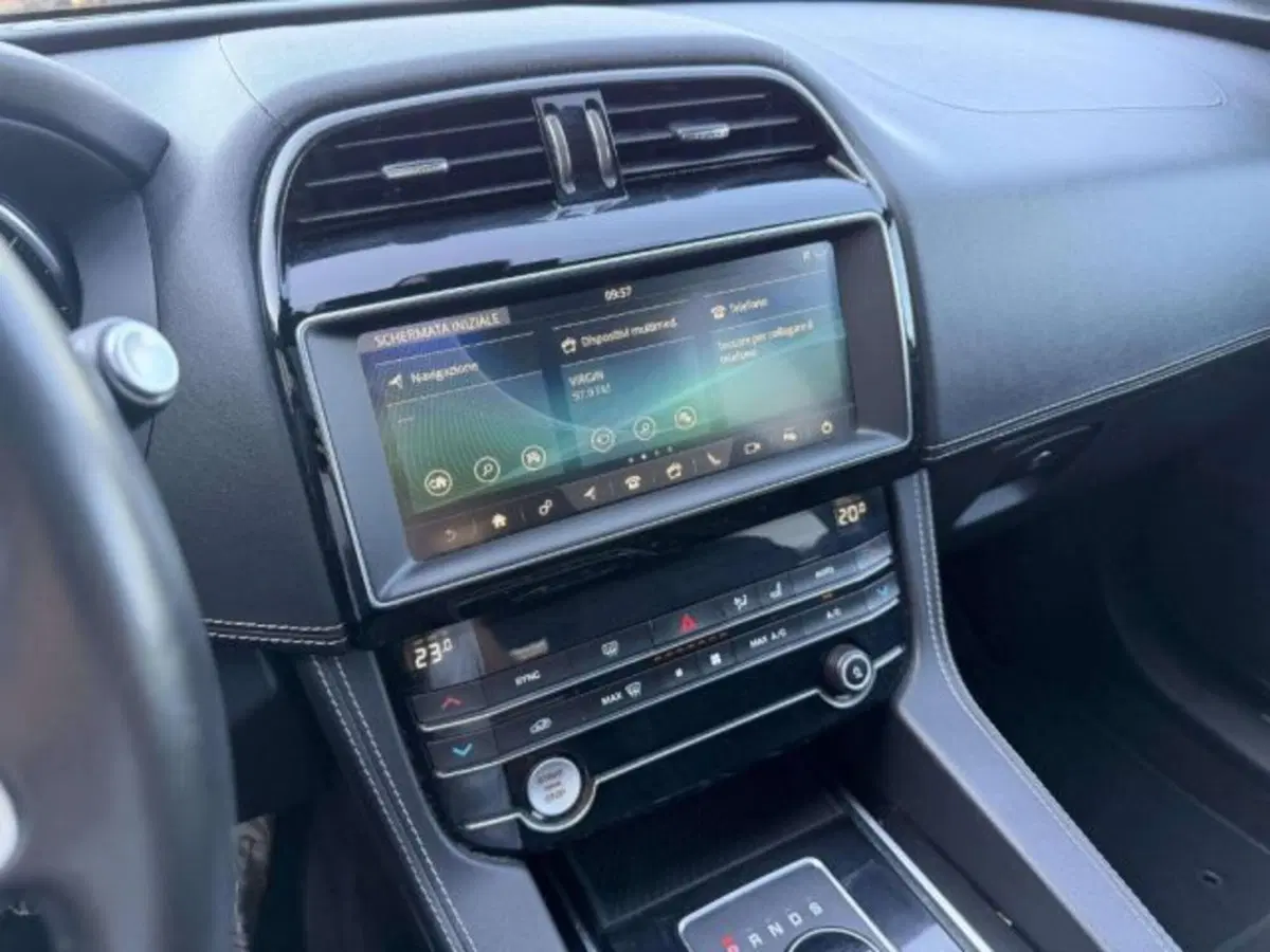 Jaguar F-Pace usata a Siena (10)